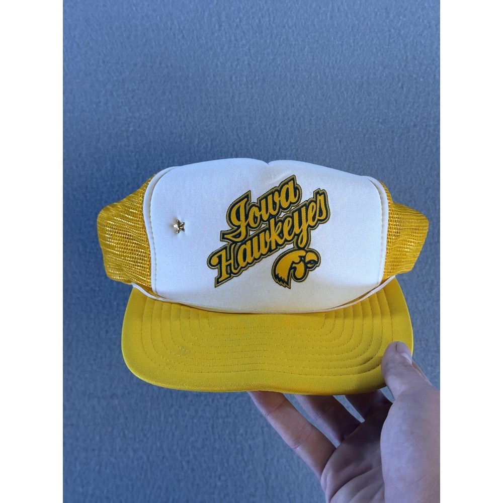 Vintage Iowa Hawkeyes Hat Cap Snap‎ Back One Size Yellow NCAA Football Trucker